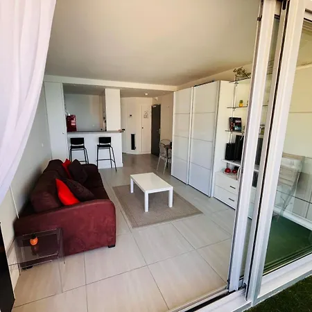 Front De - Luxe *