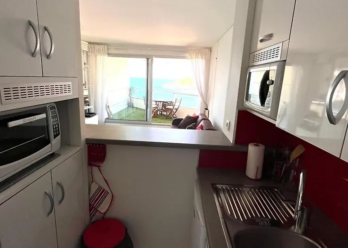 Front De - Luxe Lägenhet *